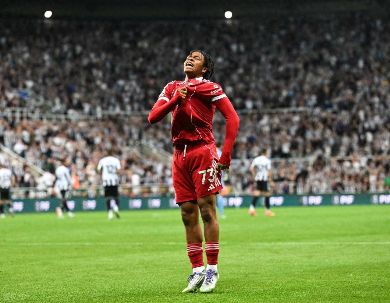 利物浦不断突破！，库里连续三场比赛得分超过反败为胜全场沸腾不已的简单介绍