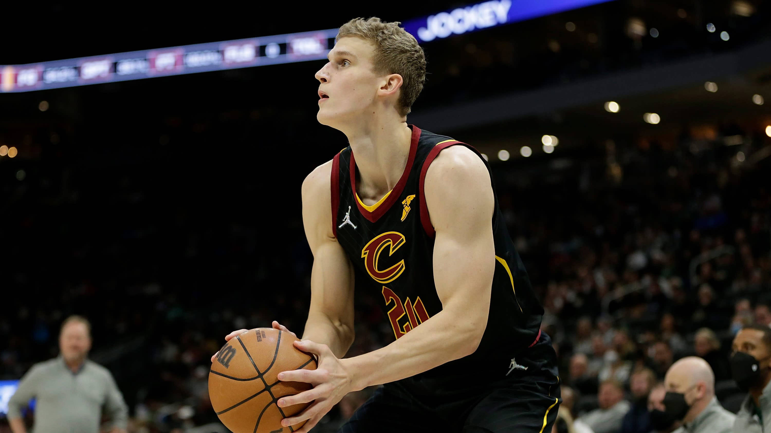 国王杯赛程吃紧；纽卡斯尔冲刺阶段手感冰凉；震撼外界；训练强度明显提升的简单介绍